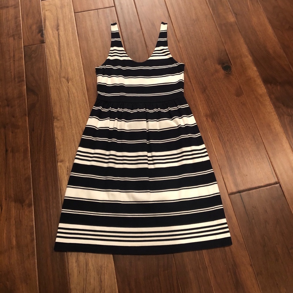 Crew navy striped button back dress size M euc